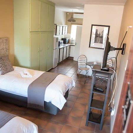 Melrose Place Guestrooms Потчефструм Екстериор снимка