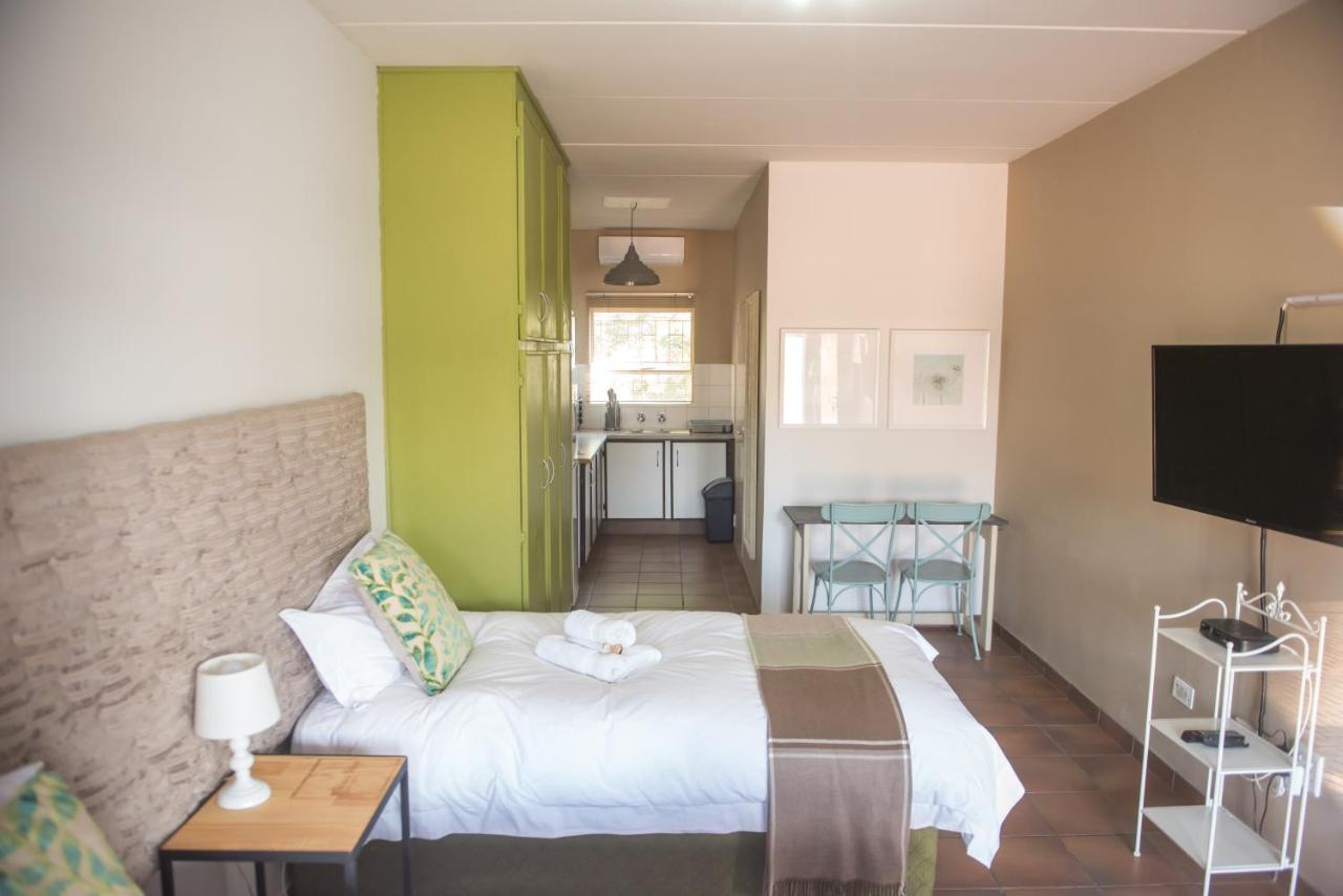 Melrose Place Guestrooms Потчефструм Екстериор снимка