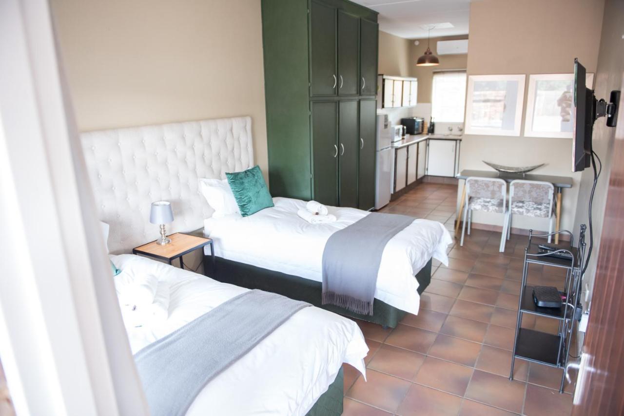 Melrose Place Guestrooms Потчефструм Екстериор снимка